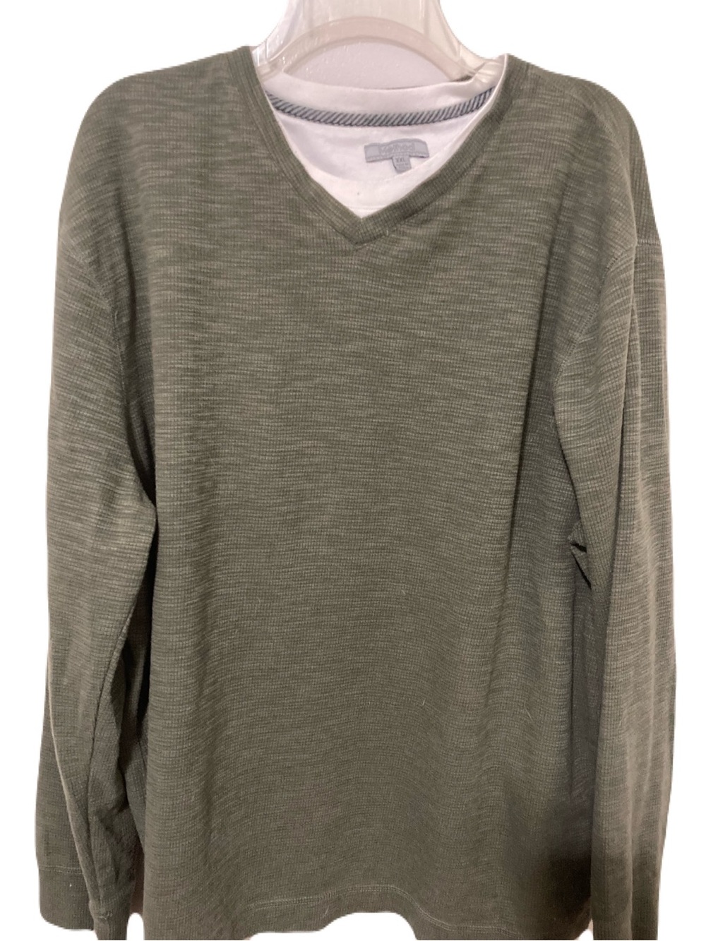 Men's V-Neck Pullover Sweater in Olive